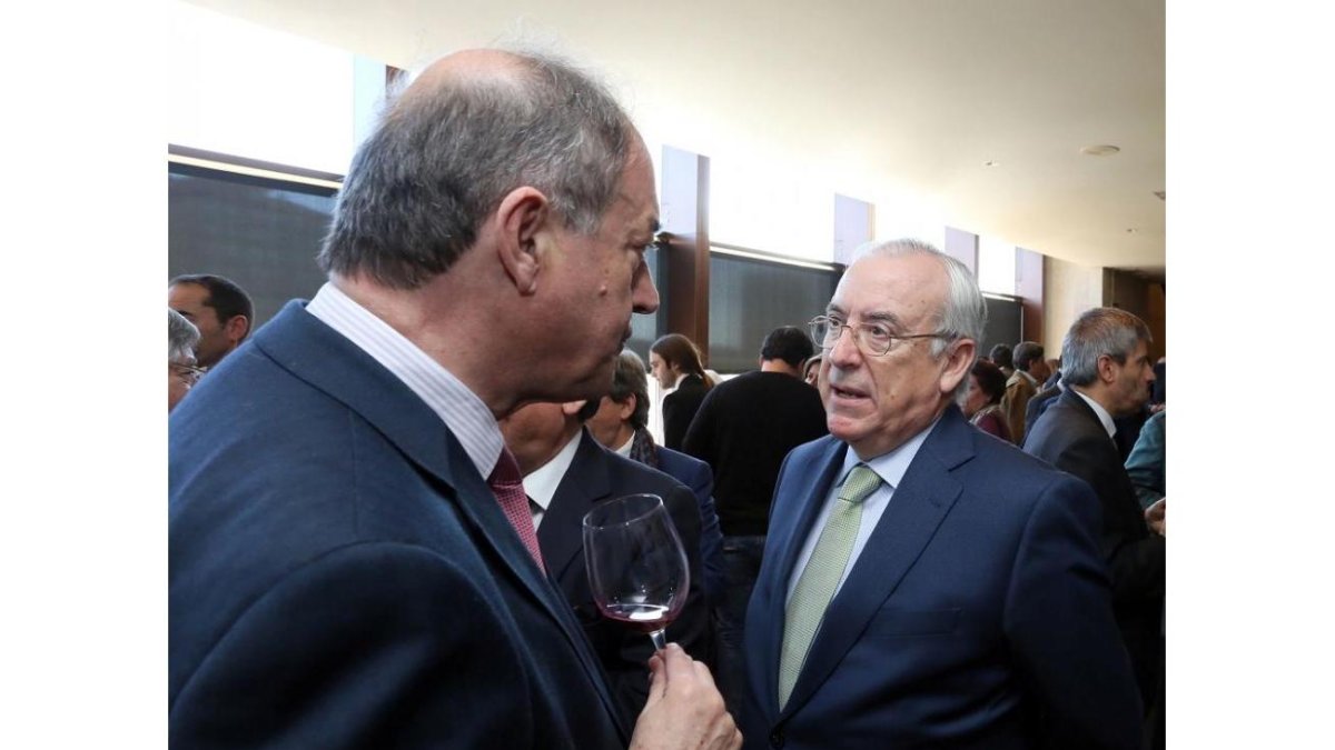 El presidente del Consejo de Cuentas, Jesús Encabo (D), durante la celebración del XXXV Aniversario del Estatuto de Autonomía-ICAL