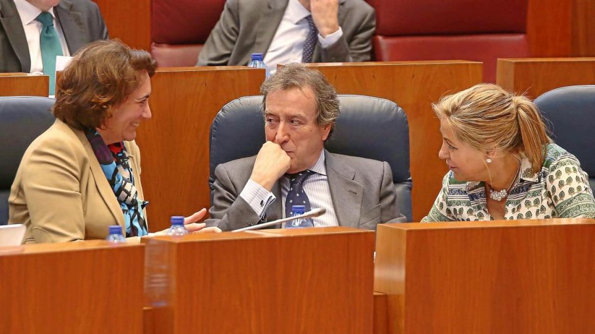 Josefa García Cirac, José Antonio De Santiago-Juárez y Rosa Valdeón, ayer en un momento del Pleno.-ICAL