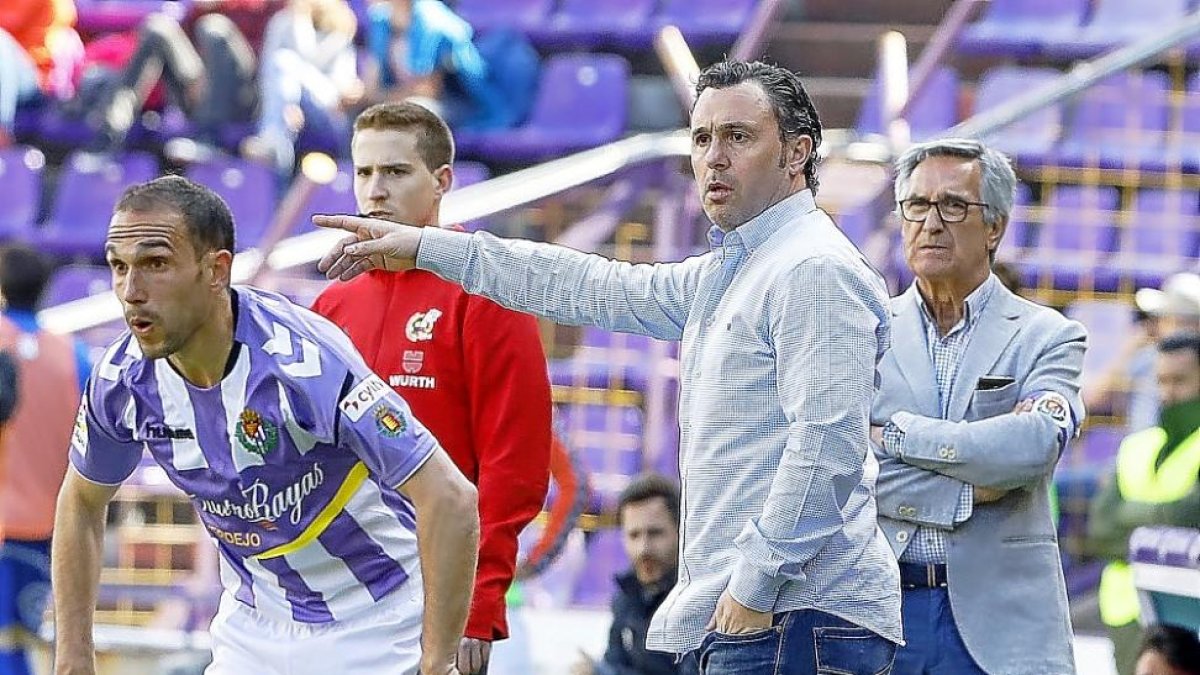 Nacho, junto a la banda con Sergio detrás.-J.M.L.