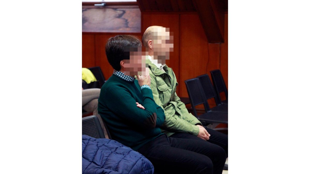 Los dos acusados vallisoletanos, ayer, en el juicio. J. RAMÓN / ALERTA