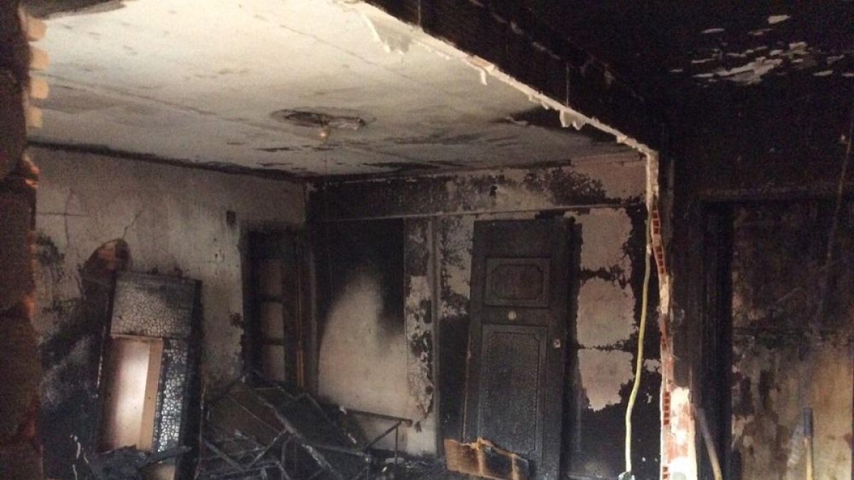 Estado en el que quedó la vienda tras el fuego.-BOMBEROS VALLADOLID