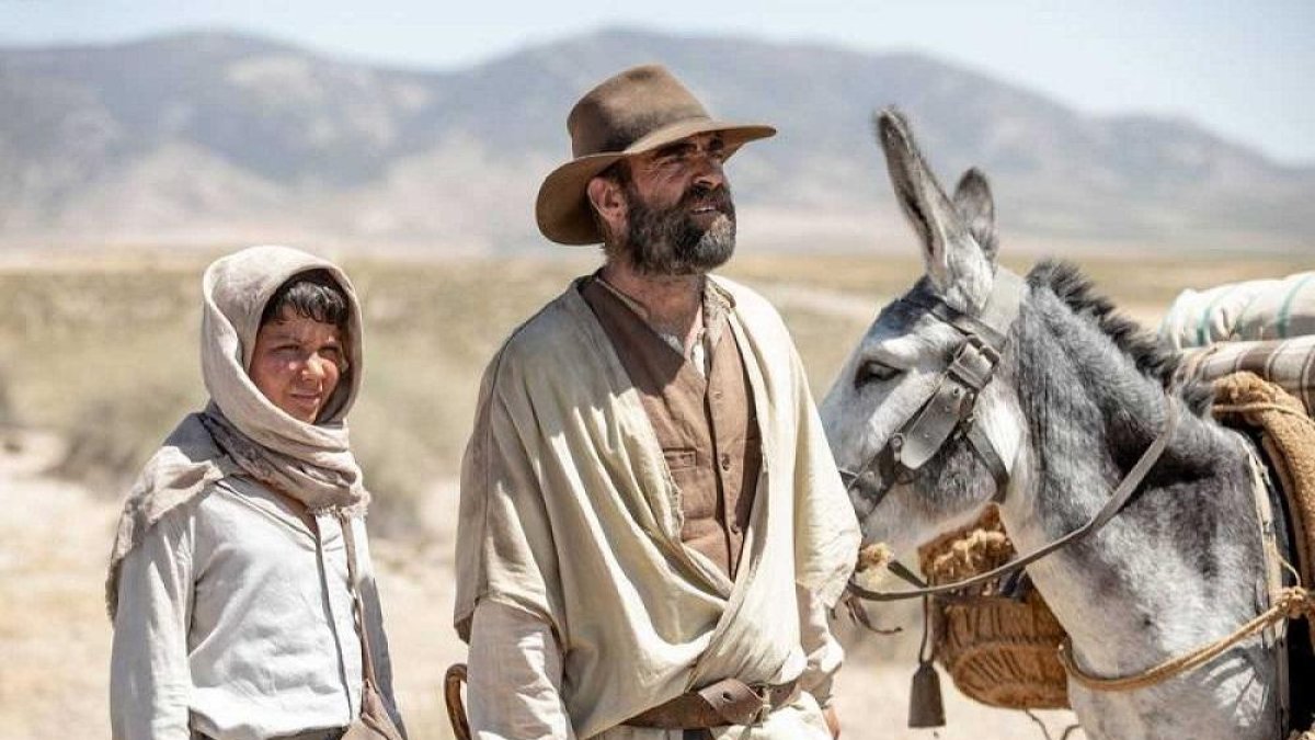 Jaime López y Luis Tosar en un fotograma de ‘Intemperie’, la nueva película de Benito Zambrano.-LUCÍA GARRÉ