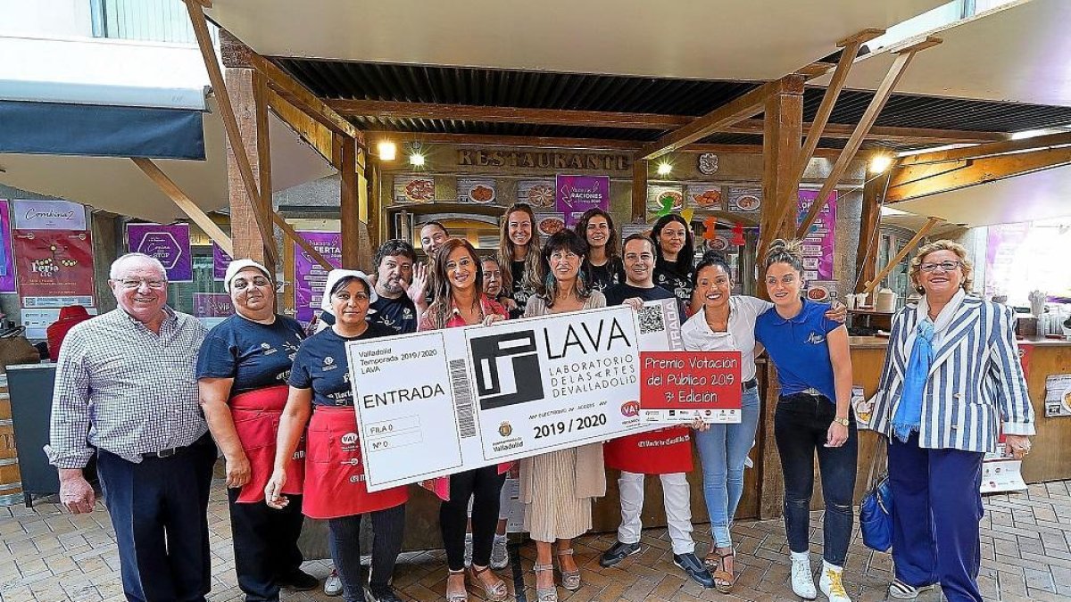 Foto de la familia de los profesionales que están detrás del saber hacer de Restaurante María.-E.M