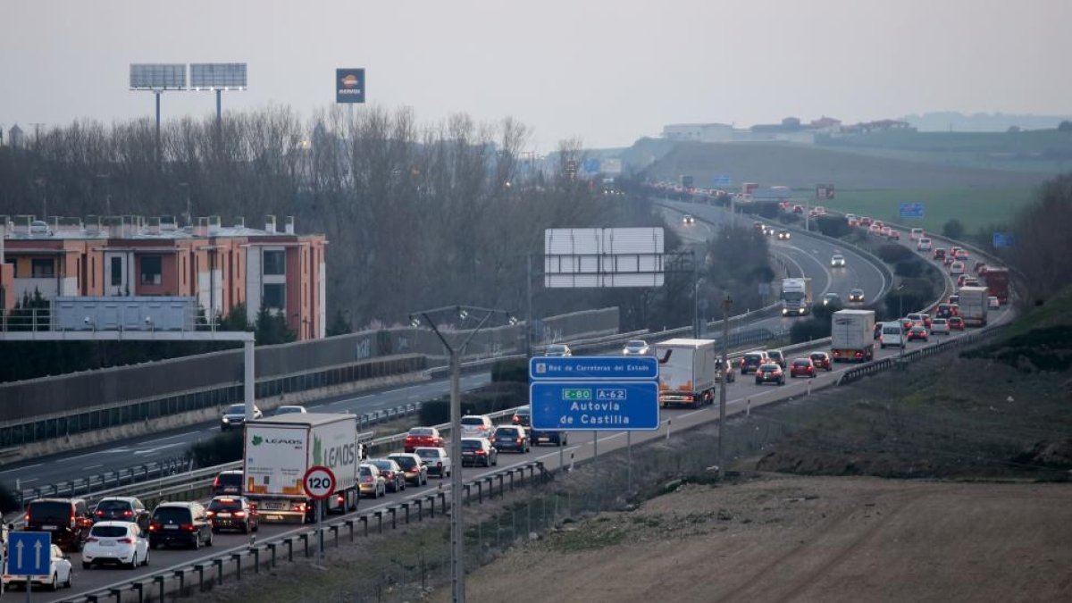 Retenciones en la A-62 motivadas por dos accidentes en Simancas-ICAL