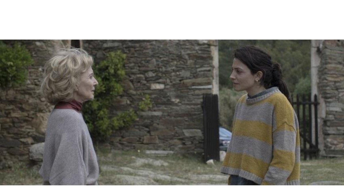 Marisa Paredes y Bárbara Lennie en un fotograma de la película ‘Petra’.-E. M.
