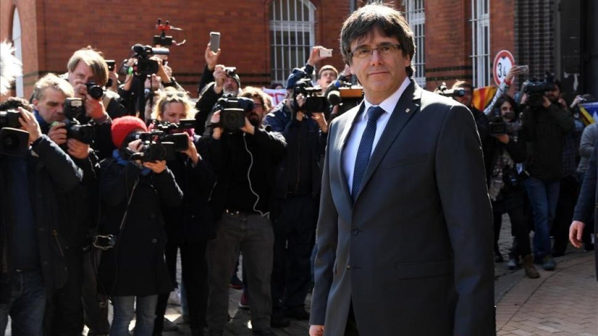 Carles Puigdemont, a su salida del centro de detención de Neumuenster, el pasado 6 de abril.-AFP