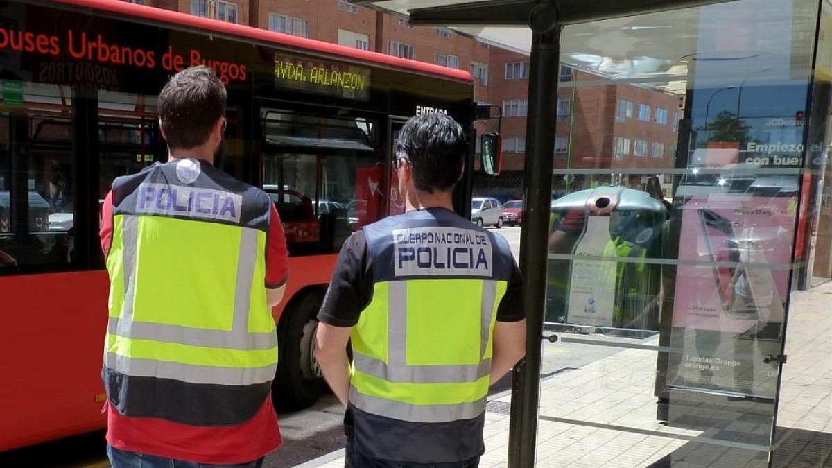 Dos agentes en el momento del suceso-EUROPA PRESS