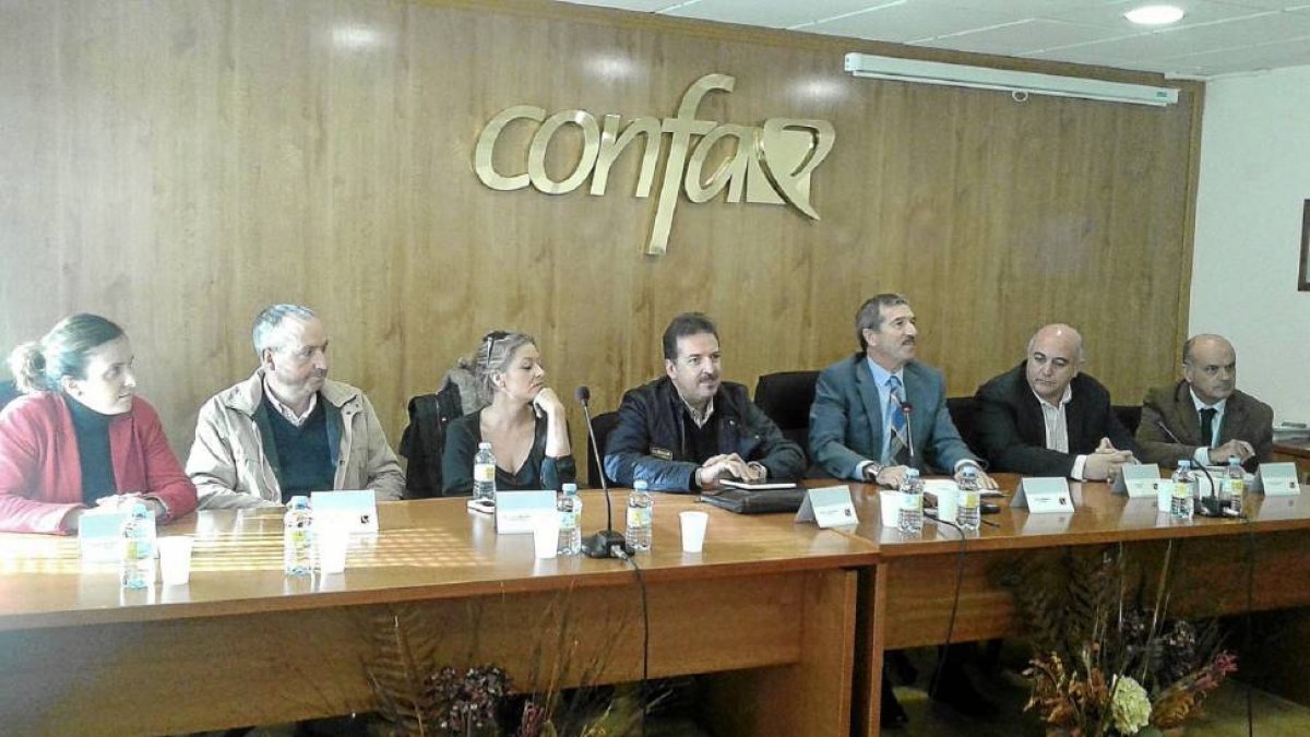 Laura del Palacio, Rafael Hernández, Eva Meneses, Pedro P. Rodríguez, Juan Saborido, Diego Díez y Avelino Fernández ayer en Ávila-A. García