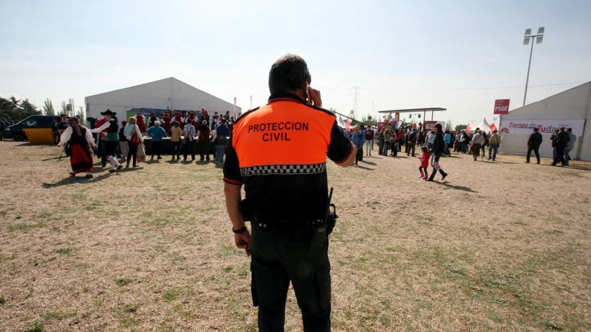 Protección Civil en la celebración del Día de Castilla y León, en Villalar de los Comuneros (Valladolid).-ICAL
