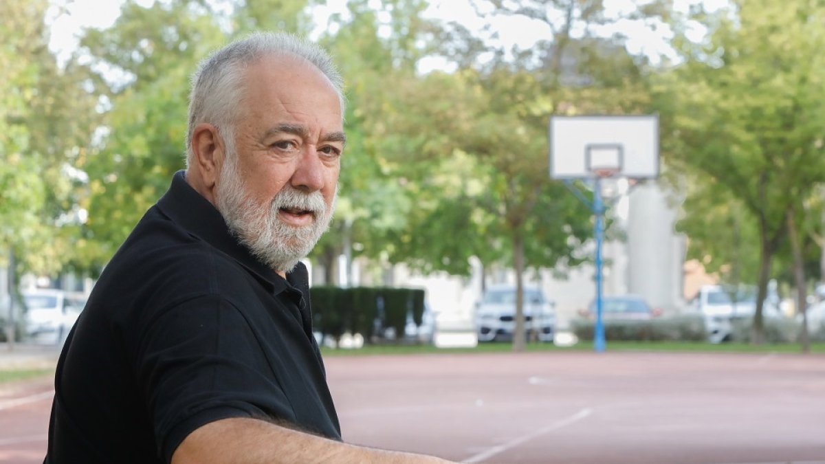 J. M. LOSTAU