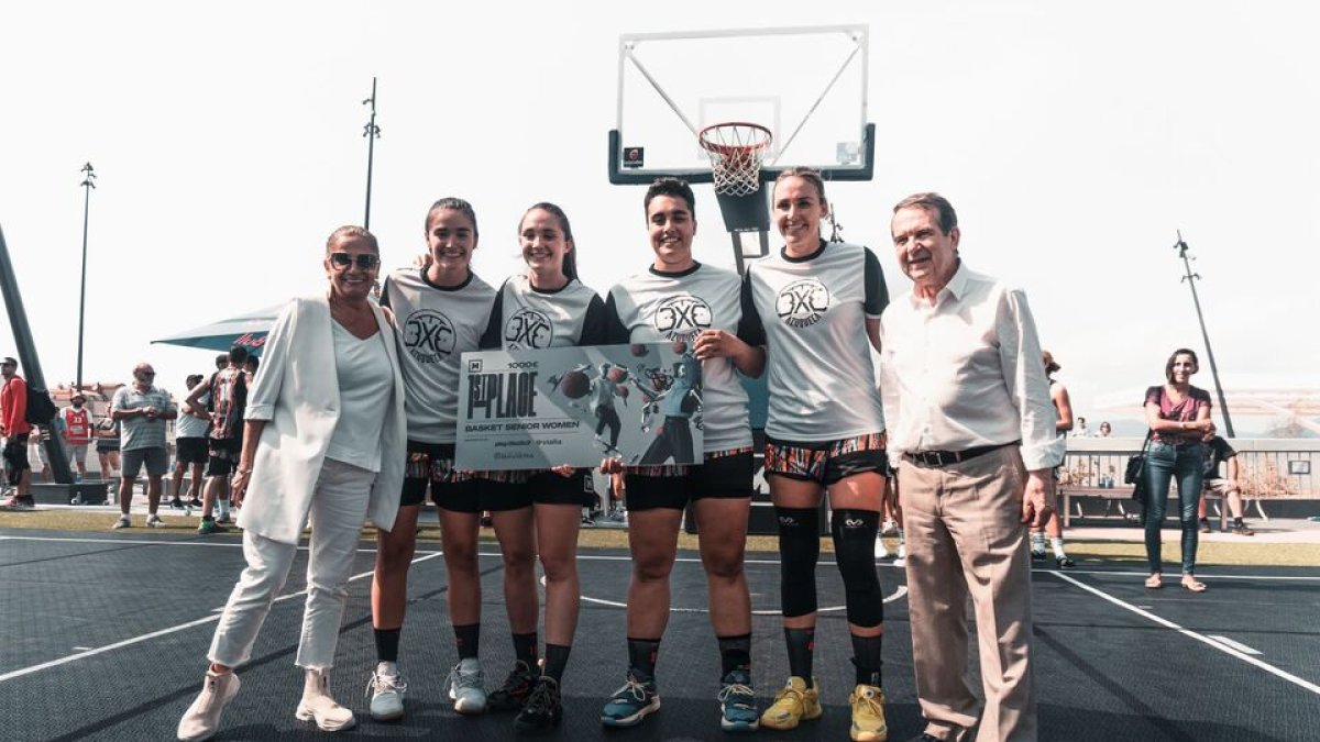 Equipo del Azuqueca 3x3 en el pasado torneo de O Marisquiño. / E. M.