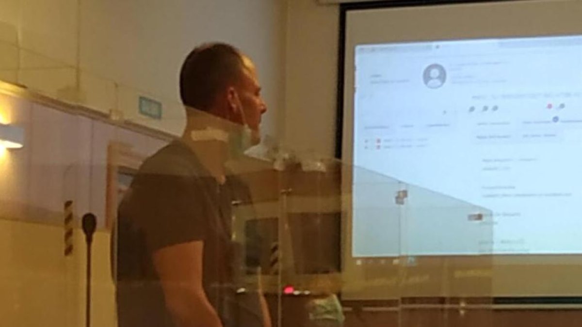 El acusado de tentativa de secuestro de una niña de 12 años comparece en la primera jornada del juicio celebrado en la Audiencia de Valladolid. - EUROPA PRESS