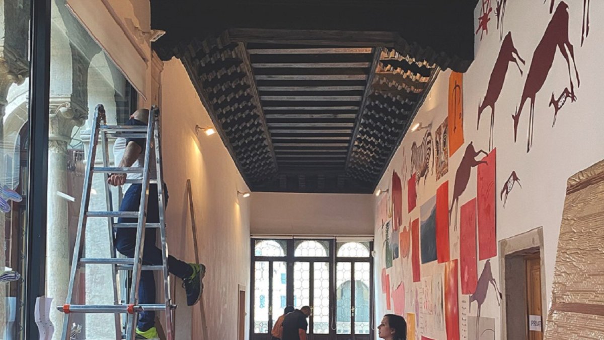 Una imagen de la intervención de los artistas en el Palazzo Donà. | FUNDACIÓN ODALYS