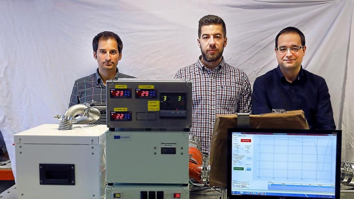Miembros de la empresa Seadm en sus instalaciones situadas en el Parque Tecnológico de Boecillo en Valladolid.-J.M.LOSTAU