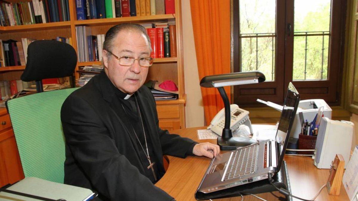 Esteban Escudero, obispo de Palencia-Ical