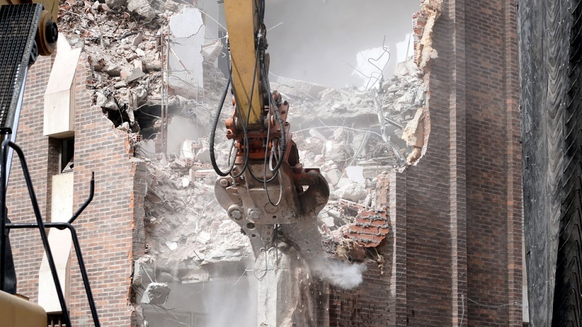 Cargar máis
La demolición de la antigua residencia de las Hermanas Oblatas en Rondilla. ICAL