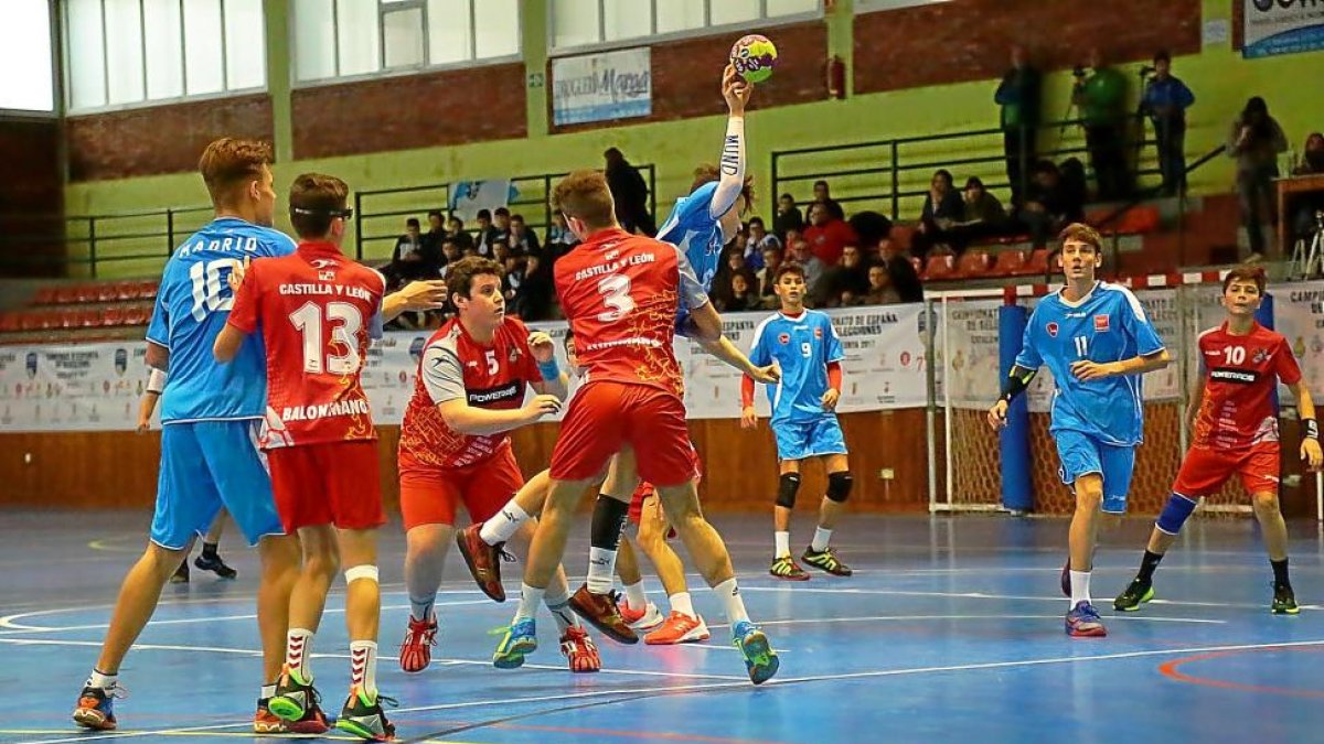 la selección juvenil masculina de Castilla y León, en su partido frente a Madrid.-E.M.
