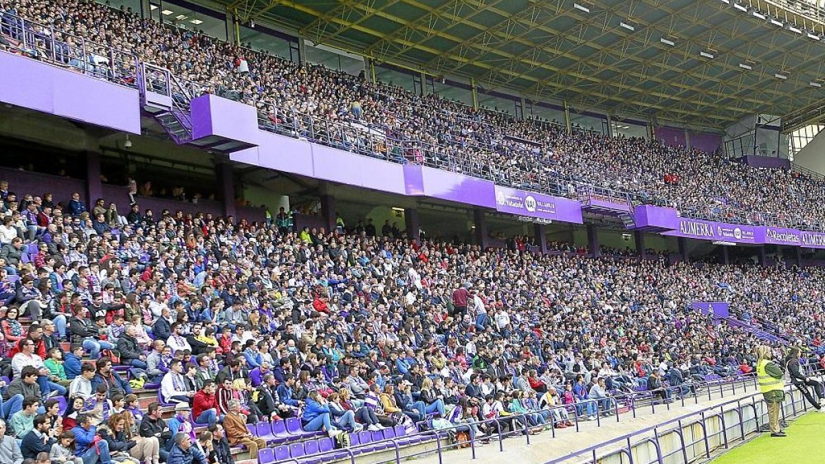 Aspecto de Zorrilla durante uno de los partidos del pasado curso.-J.M.LOSTAU