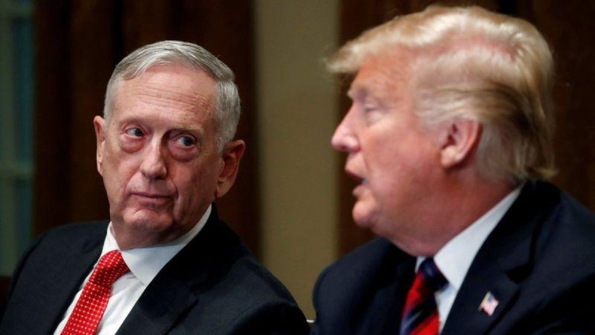 El secretario de Defensa, James Mattis, junto al presidente de EEUU, Donald Trump, el pasado octubre.-REUTERS