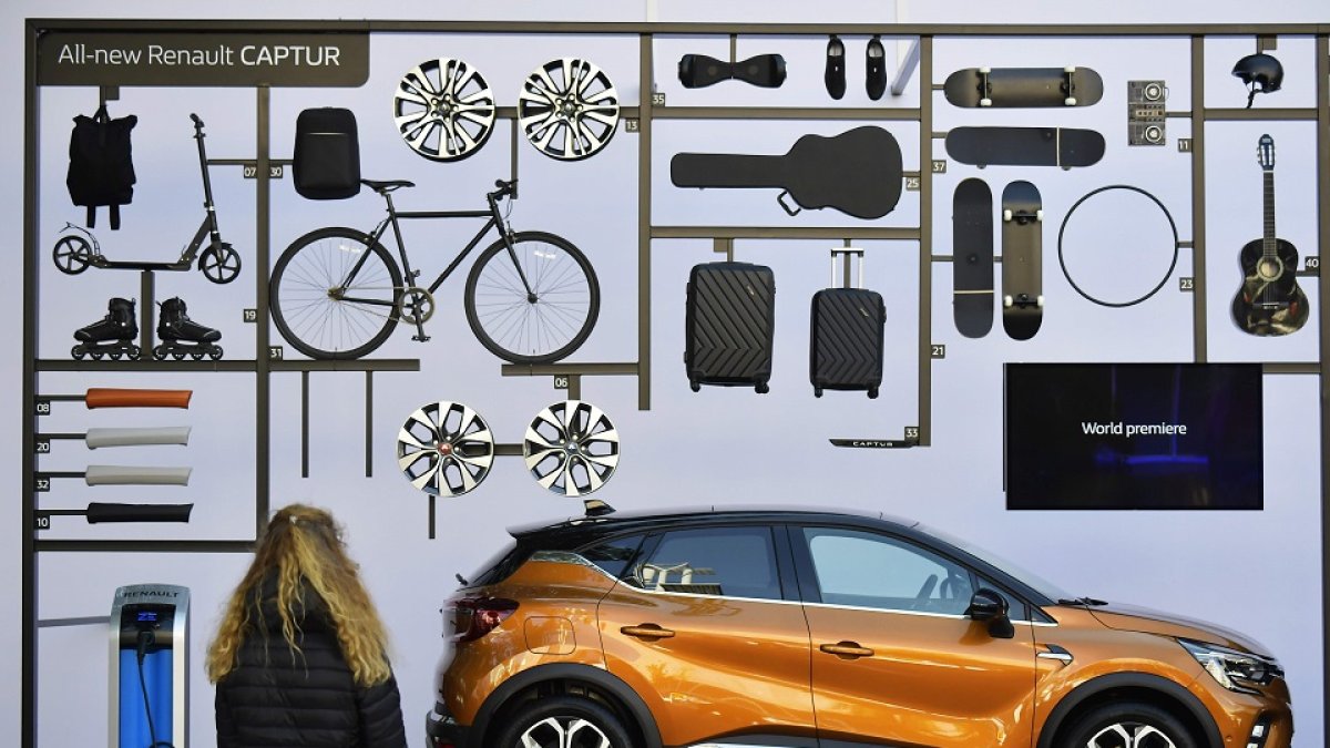 A volunteer looks at an installation around a Renault Captur car during a press day at the Frankfurt motor show IAA 2019, in Frankfurt am Main Germany, on September 11, 2019. - Frankfurt's biennial International Auto Show (IAA) opens its doors to the public on September 12, 2019, but major foreign carmakers are staying away while climate demonstrators march outside -- forming a microcosm of the under-pressure industry's woes. (Photo by Tobias SCHWARZ / AFP)