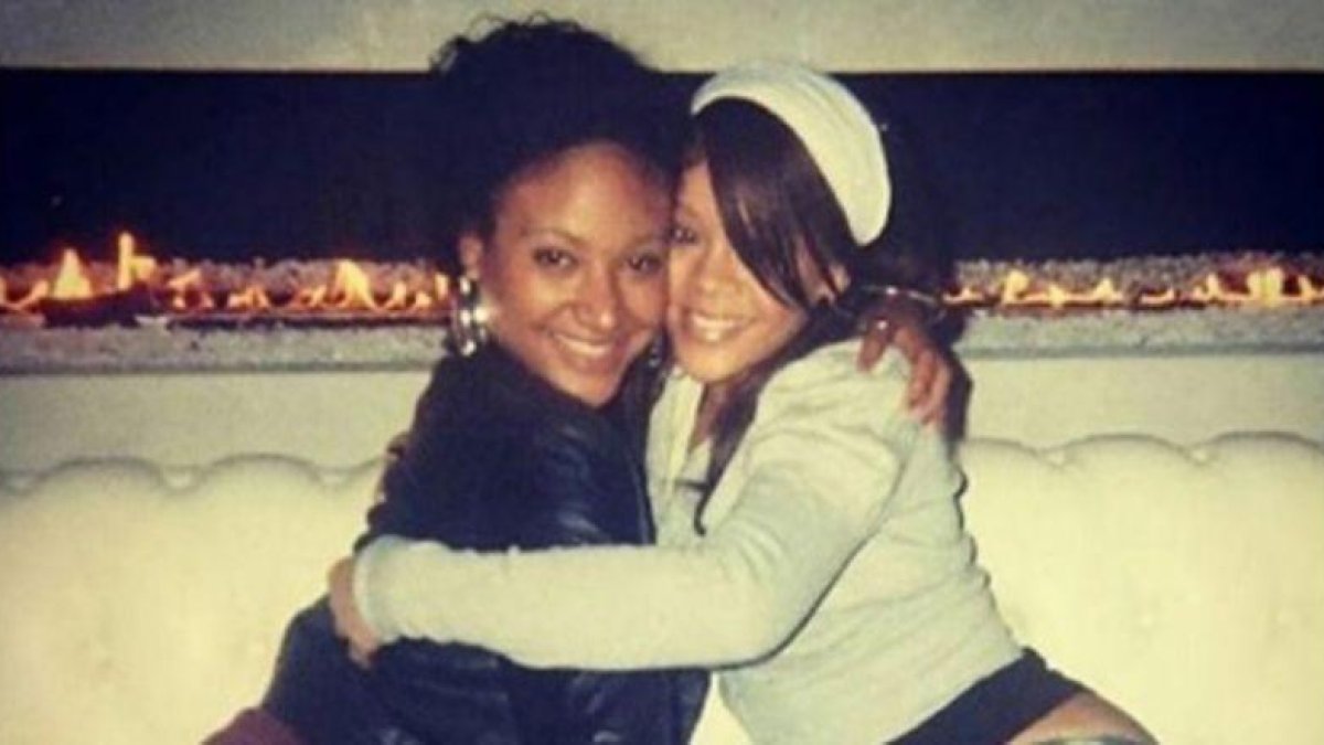 Rihanna ha colgado en Instagram una vieja foto en la que aparece junto a Shirlene Quigley-INSTAGRAM