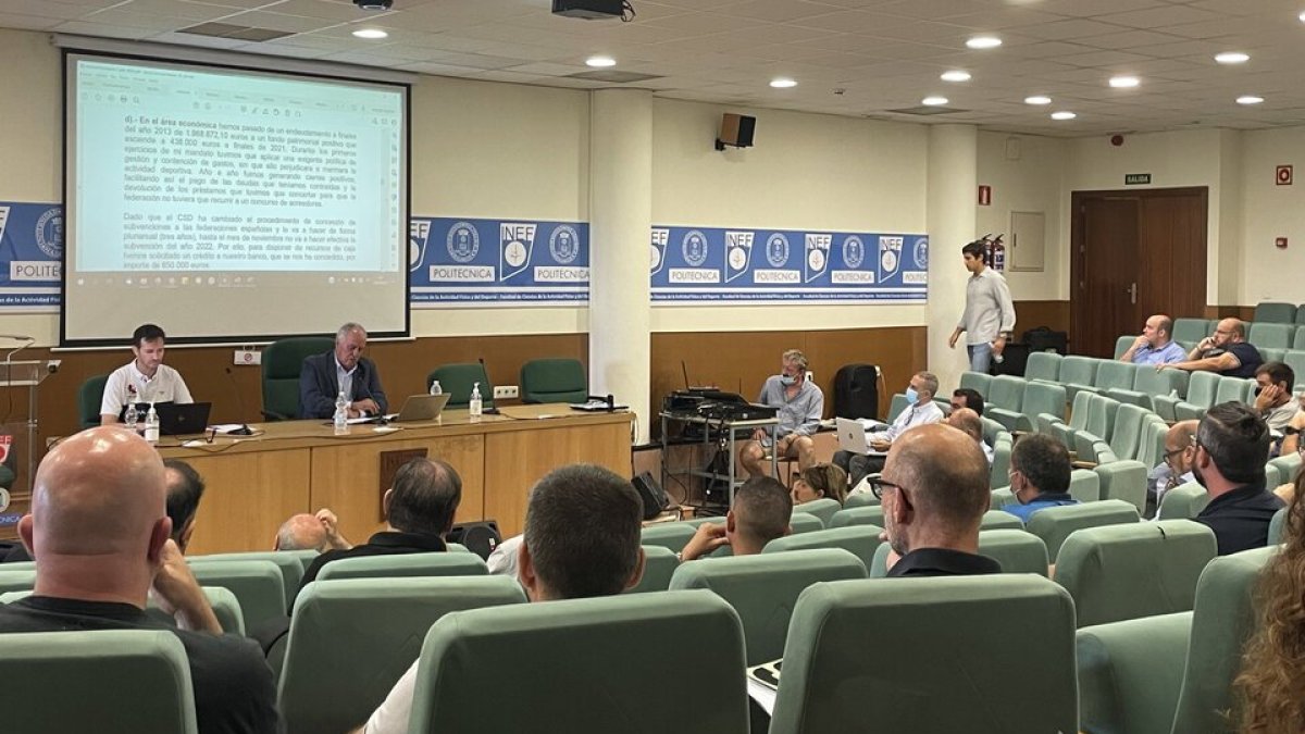 Un instante de la Asamblea de la Federación de Rugby. / FERUGBY