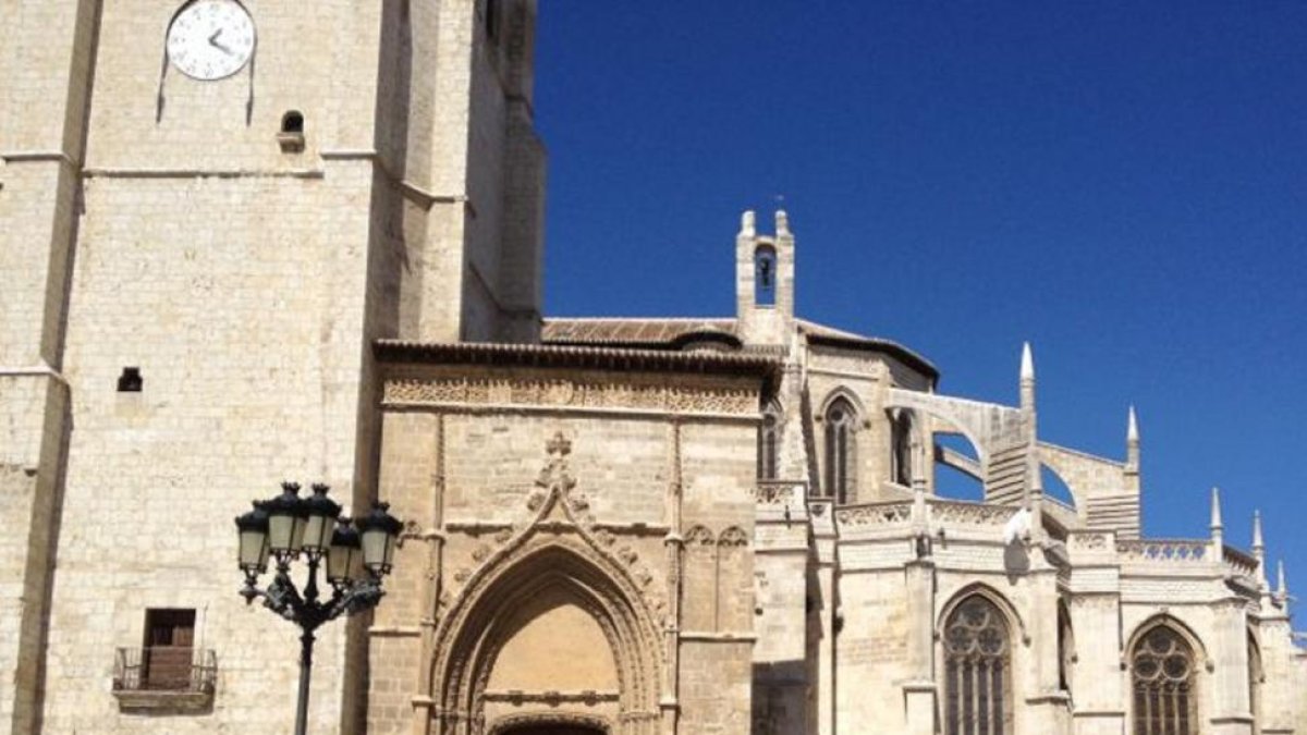Imagen de una parte de la Catedral de Valladolid-La imagen de la Virgen Peregrina de Fátima recalará mañana en Valladolid, procedente de Santiago de Compostela, en la tercera escala de la travesía que está efectuando por distintos lugares de España, con motivo del centenario de las apariciones marianas