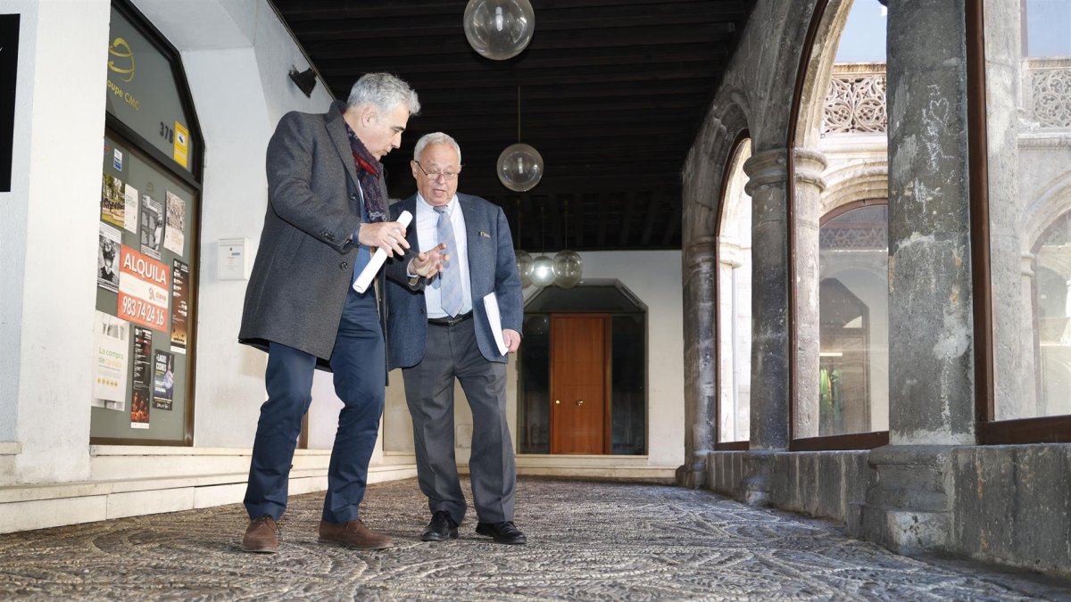 El consejero de Cultura, Turismo y Deporte, Gonzalo Santonja, ha presentado la restauración del pavimento de la planta baja del claustro del Convento de Santa Cruz de Comendadoras de Santiago en Valladolid. E.P.