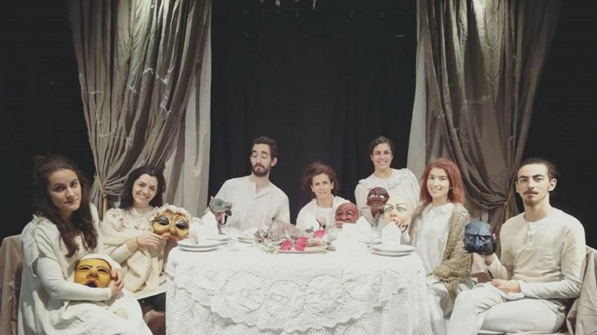 Actores representando 'La larga cena de Navidad'.-Imagen escogida de la Página de Facebook The Clever People Company