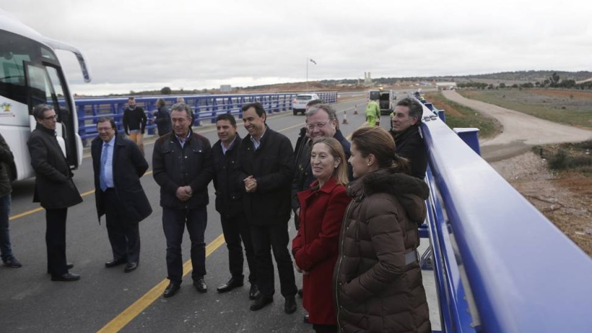 La ministra Ana Pastor y el consejero de Fomento, Antonio Silván, visitan las obras de la autovía Ruta de la Plata A-66-Ical