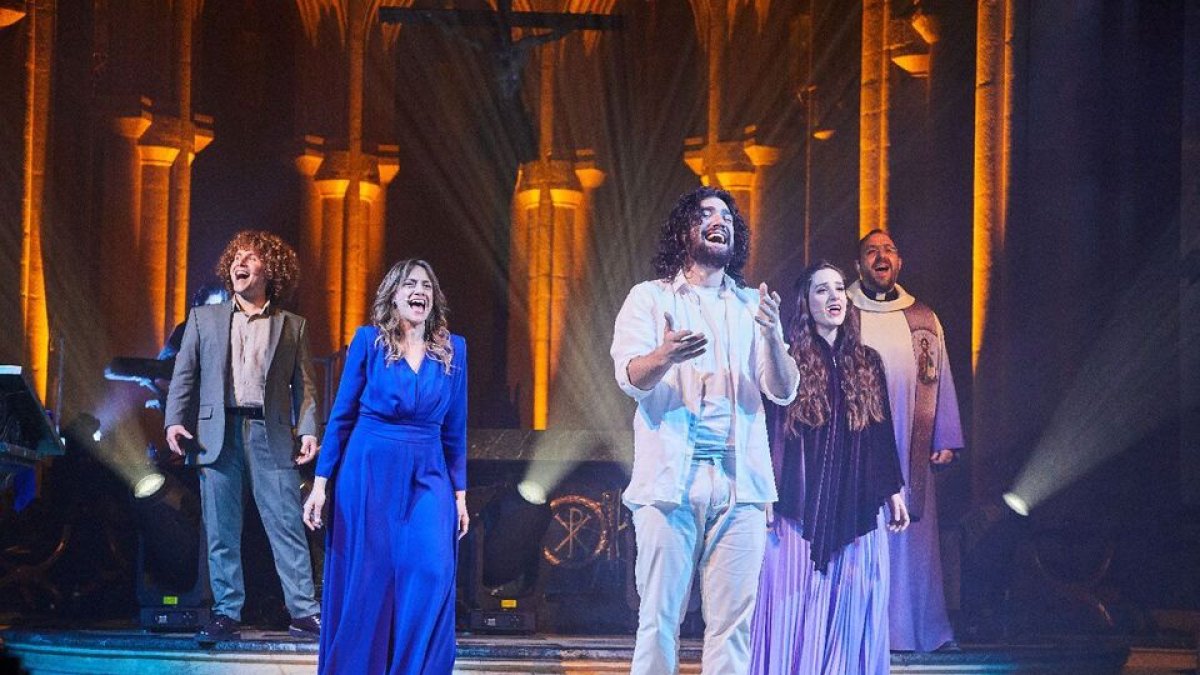 Vía Crucis, el Musical. / Fluge Producciones