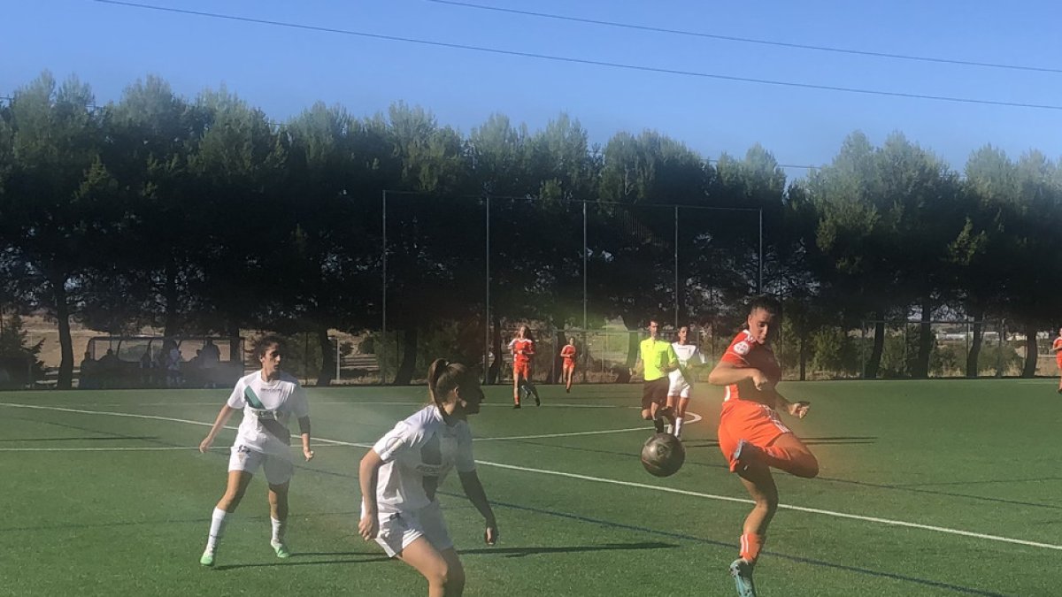 Partido entre el CD Parquesol y el Córdoba de Copa de la Reina. / D. M.