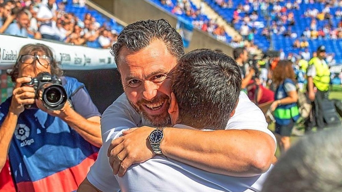 El abrazo inicial entre Sergio y Gallego.-PH.