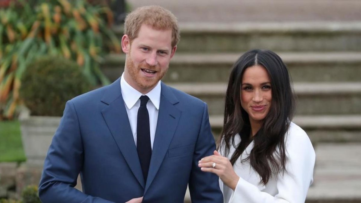 Enrique de Inglaterra y Meghan Markle, en la sesión de fotos en Kensington Palace.-DANIEL LEAL-OLIVAS