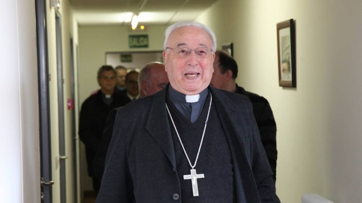 El Obispo de Segovia, Ángel Rubio, renuncia a su cargo-Ical