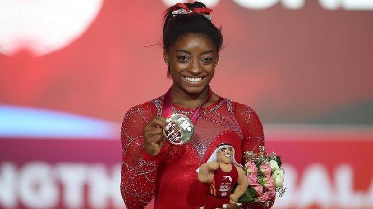 Simone Biles, la reina de la gimnasia artística, suma 25 medallas.-
