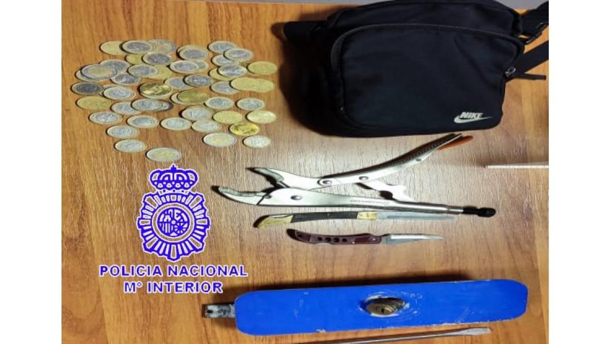 Objetos sustraídos tras la detención. - EM