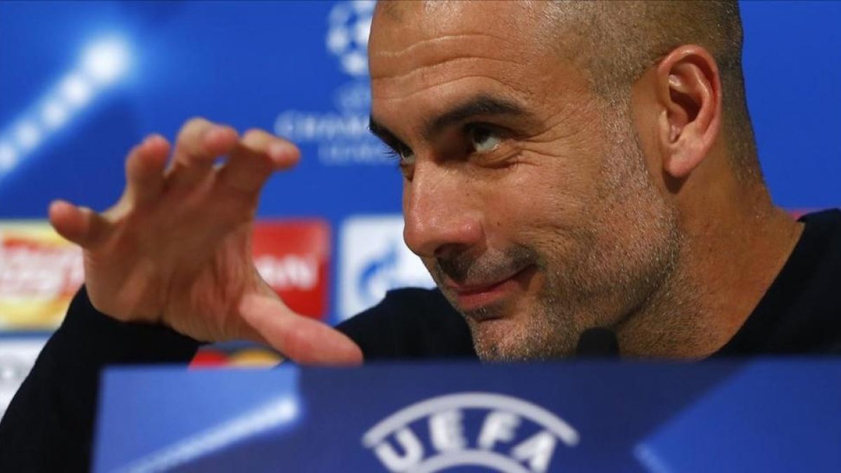 Pep Guardiola, en la rueda de prensa en el Allianz.-MATTHIAS SCHRADER