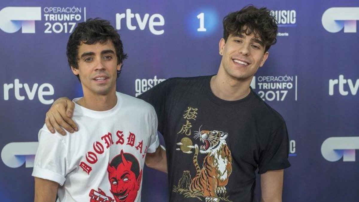 Javier Ambrossi (a la izquierda) y su pareja Javier Calvo.-FERRAN SENDRA