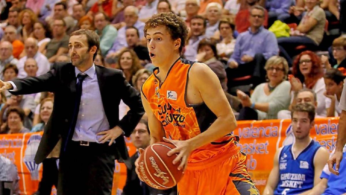 Pablo Pérez, con la camiseta del primer equipo del Valencia Baske-El Mundo