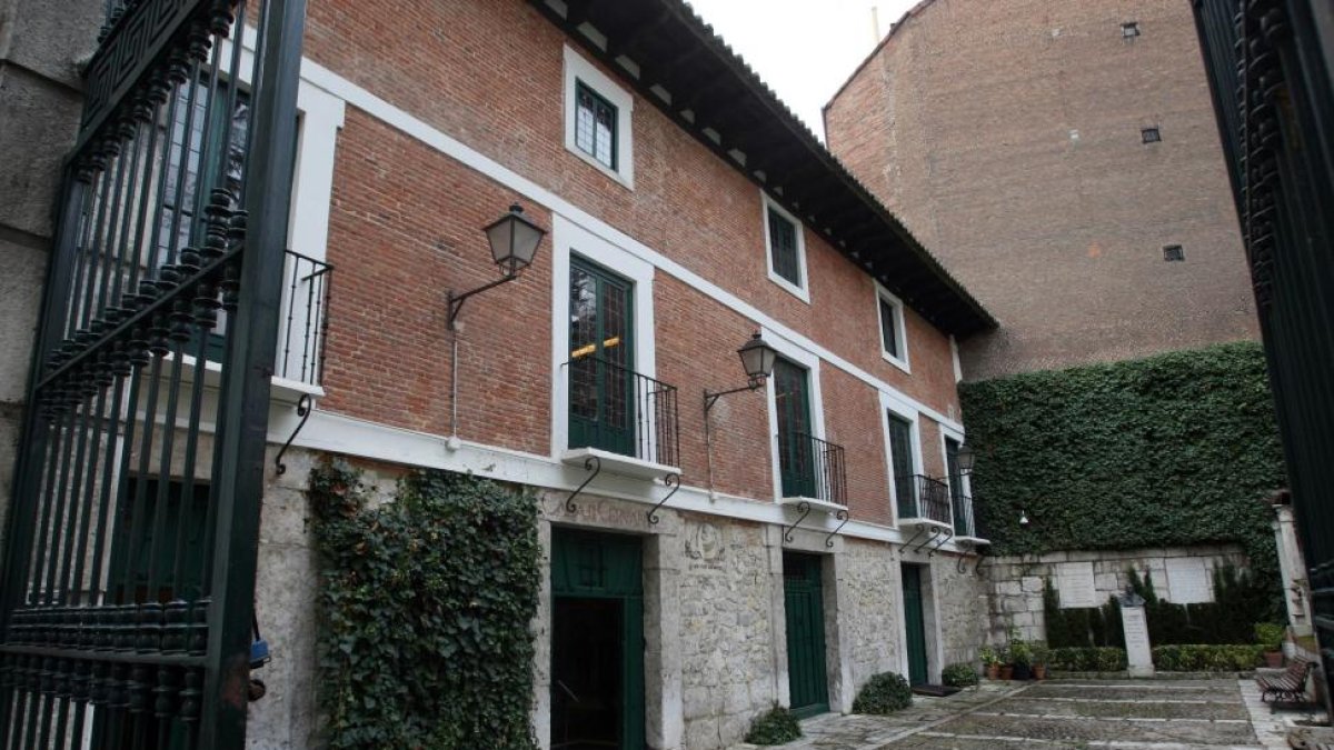 Exterior de la Casa-Museo Cervantes de Valladolid.-ICAL