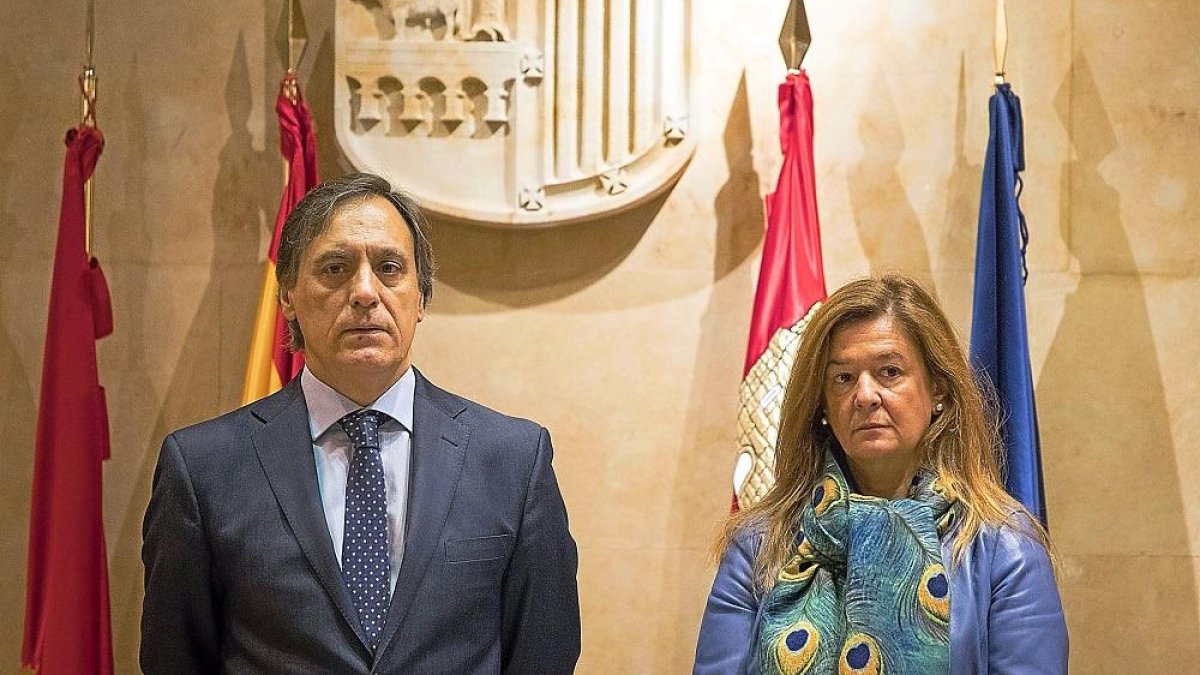Carlos Carbayo, alcalde en funciones, y la teniente alcalde Carmen Sánchez.-ICAL