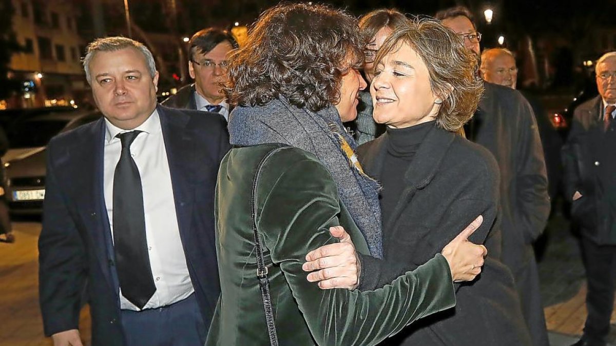 Eugenio García Tejerina e Isabel García Tejerina recibieron muchas muestras de apoyo.-R. GRÁFICO: J. M. LOSTAU