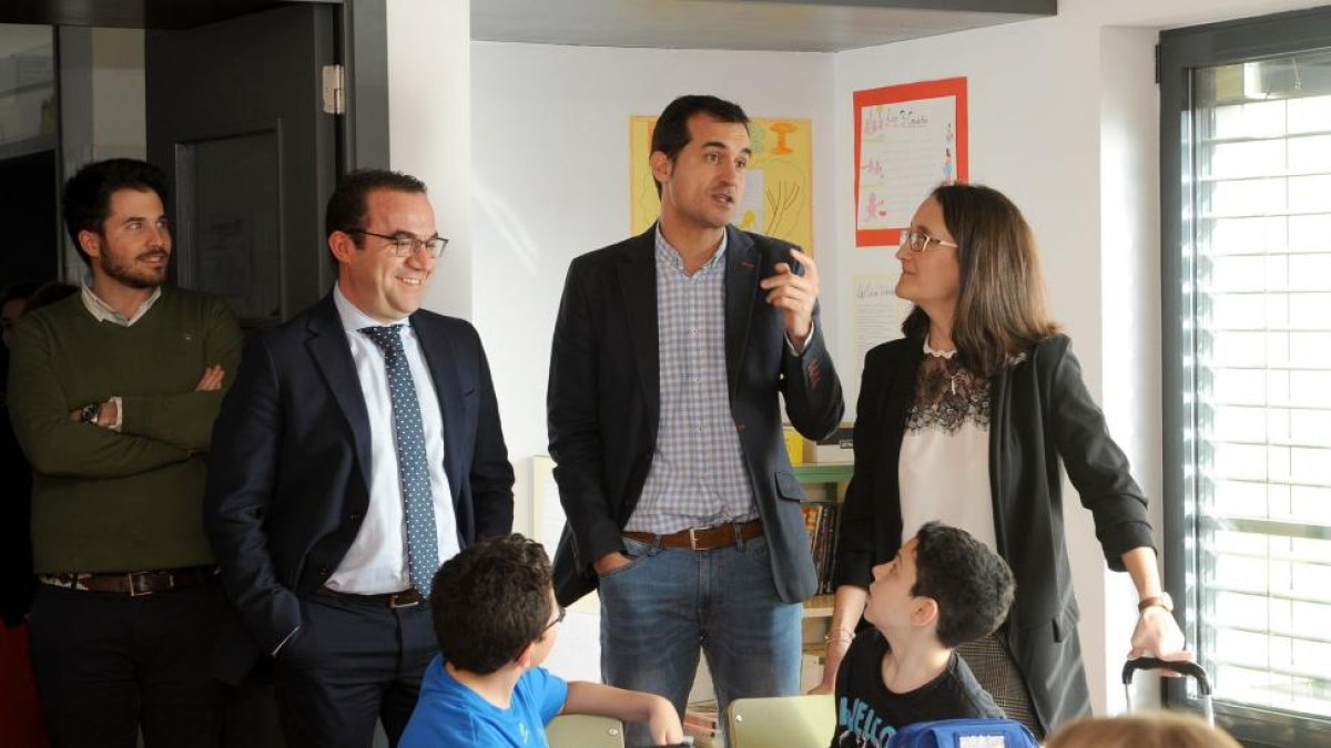 os directores generales de Política Educativa Escolar, Ángel Miguel Vega, y de Recursos Humanos, Jesús Manuel Hurtado, inauguran la ampliación del Colegio-ICAL