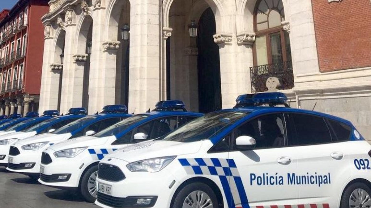 Coches de Policía Local de Valladolid.-ICAL