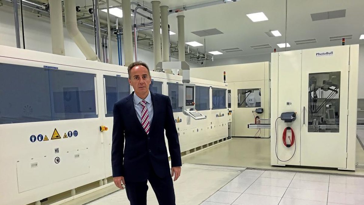 Enmanuel Boíllos, director de producción de Photo Bull, en una sala de la empresa ubicada en Toro.-E. M.