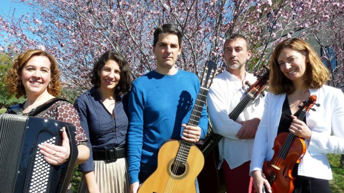 La formación Tanguedia Ensemble.-ICAL