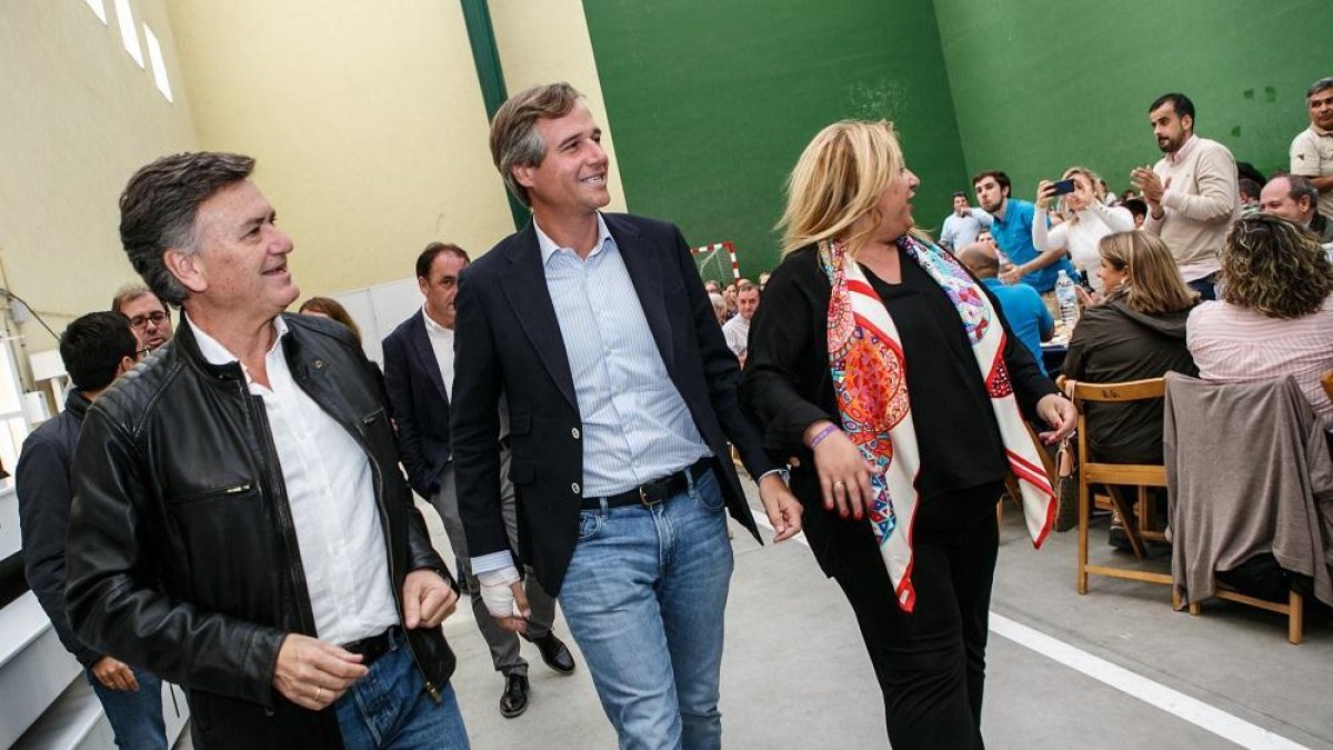 El vicesecretario Territorial del PP, Antonio González Terol, el secretario autonómico del PPCyL, Francisco Vázquez, y la presidenta del PP en Soria, Yolanda de Gregorio momentos antes de comenzar el acto de inicio del curso político del PP de Soria-ICAL