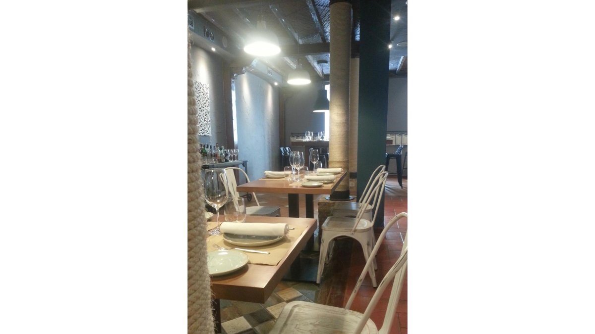 Detalle de la sala de este céntrico restaurante vallisoletano.-I. M.