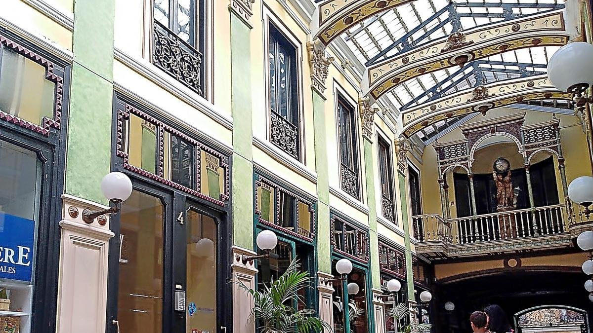El cabecilla M.Á.M.D. y sus dos ayudantes directas crearon hasta 16 sociedades ficticias en 2012 y 203 desde una pequeña oficina del pasaje Gutiérrez.-EL MUNDO